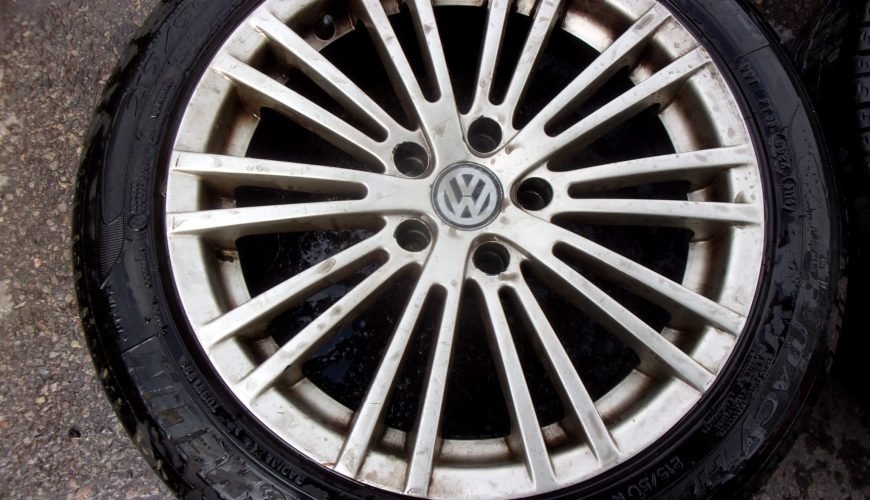 108_0610-38ubx9khq3adl0av4liuiy.jpg 17" VOLKSWAGEN R32 STYLE ALLOY WHEELS / TYRES - Image 1