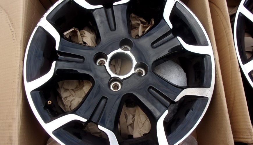 108_0720-38ykg0qj0m9r2r1b0f0cui.jpg 17" GENUINE CITROEN DS3 WHEELS - Image 1