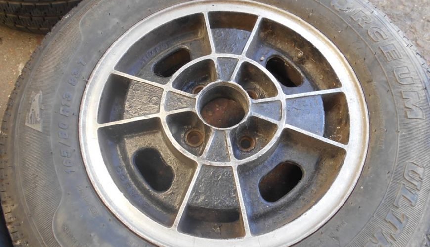 13567426_985465891574129_7061946350908645259_n-332sq4bnfth08u19aubzt6.jpg 13″ TRIUMPH DOLOMITE ALLOY WHEELS /TYRES - Image 1