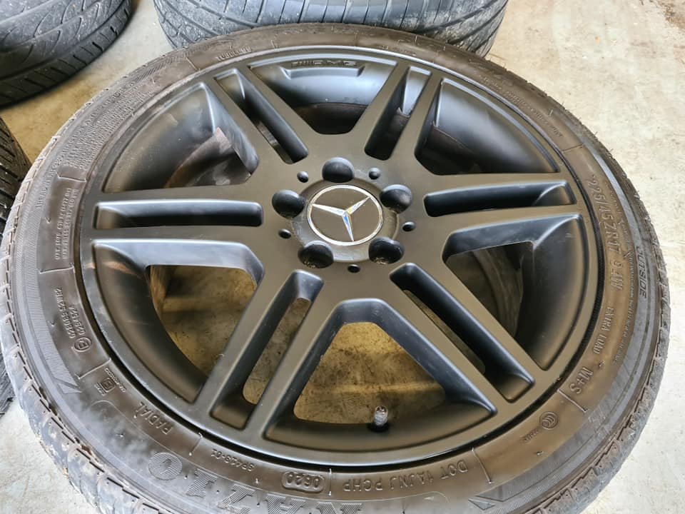 152813762_3725104034276954_2930475689860539650_n.jpg 17" GENUINE MERCEDES C CLASS AMG WHEELS / TYRES - Image 1