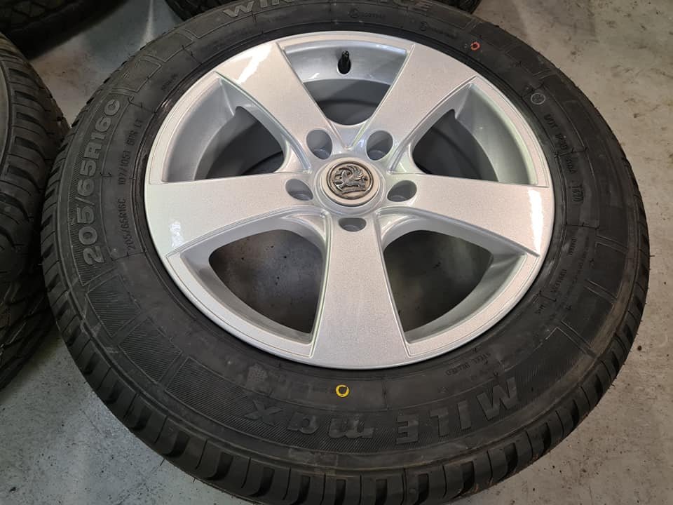 169917493_3856753634445326_5673977740153455993_n-1.jpg 16" VAUXHALL VIVARO ALLOY WHEELS / NEW TYRES - Image 1