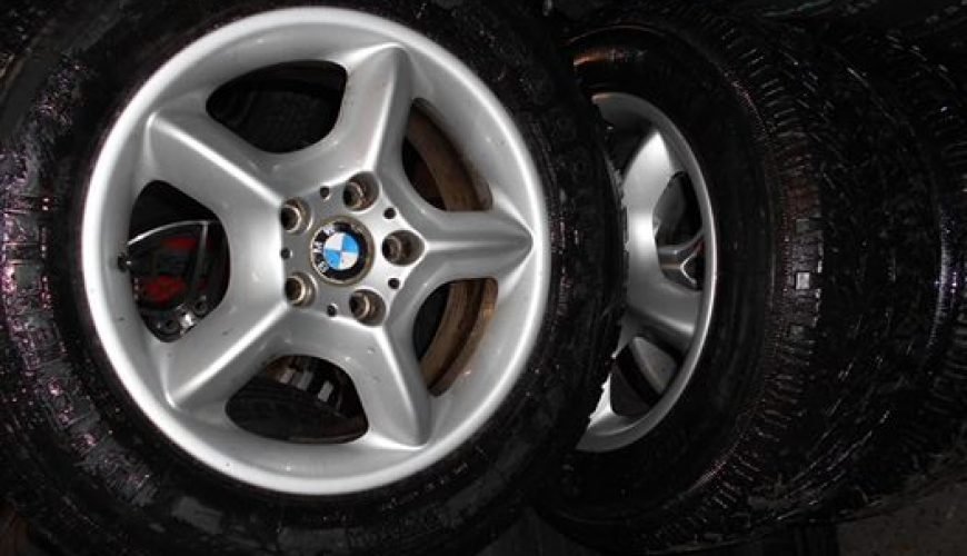 1918944_920650968055622_7775544161786847149_n-332rzgd2ohabq78mkpui2y-1.jpg 17" GENUINE BMW X5 ALLOY WHEELS / TYRES - Image 1