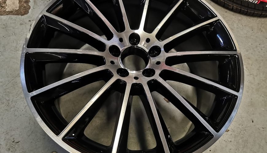 20-inch-amg-wheel-black-diamond-cut-3gvj3g9tnsu83m74cnbwga.jpg 20" GENUINE MERCEDES AMG TURBINE ALLOY WHEEL - Image 1