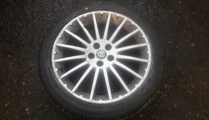 20171207_124022-355pzbtr2mhbdd5lvigowa.jpg 17" ALFA ROMEO GT WHEEL / TYRE - Image 1