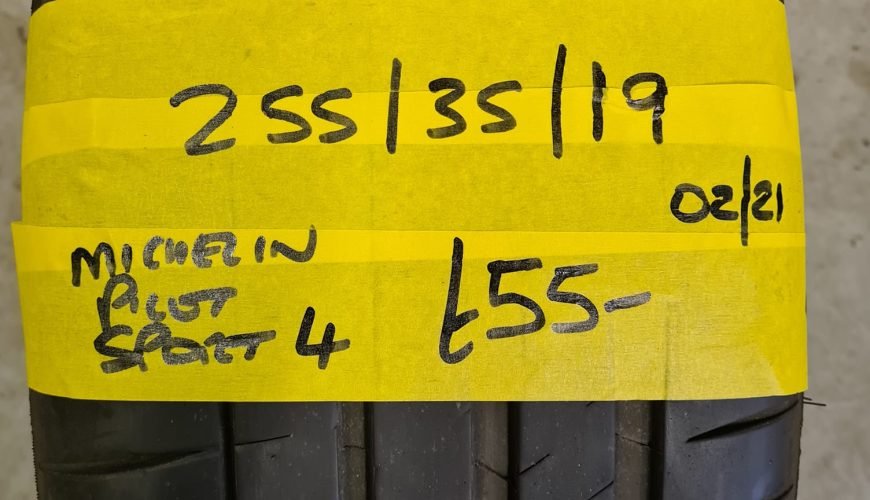 255-35-19-michelin-pilot-sport-4-3ctog3g9vu08byopju016y.jpg 255 / 35 / 19 MICHELIN PILOT SPORT 4 TYRE - Image 1