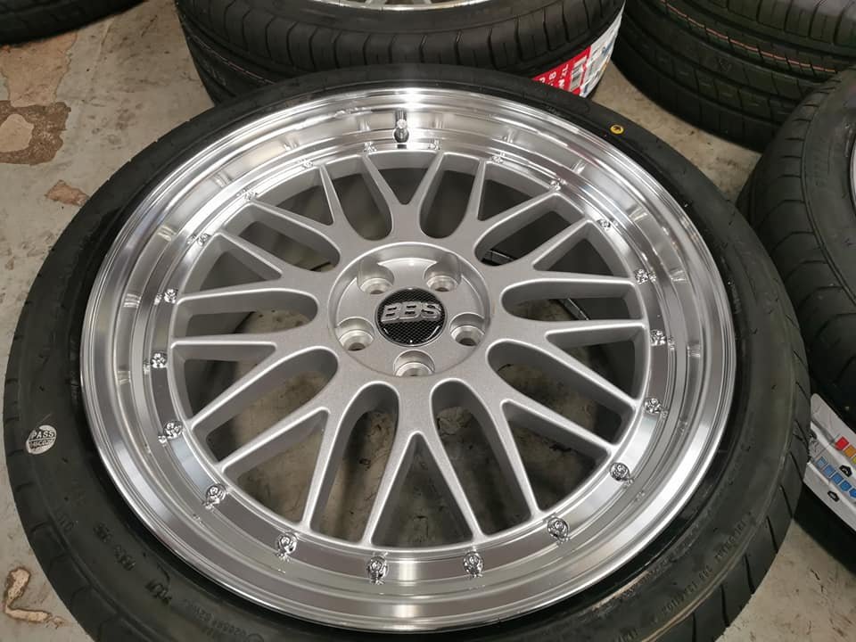 292358361_5248561461931196_541101134667881028_n.jpg 18" NEW BBS LE MANS STYLE WHEELS / TYRES – 5 X 100 FITMENT - Image 1
