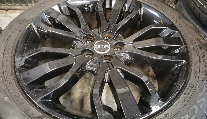 293549894_5266026143518061_6924608095526041983_n-3grmfu2abng3ysou03i2h6.jpg 21" RANGE ROVER STYLE 5007 ALLOY WHEELS / TYRES - Image 1
