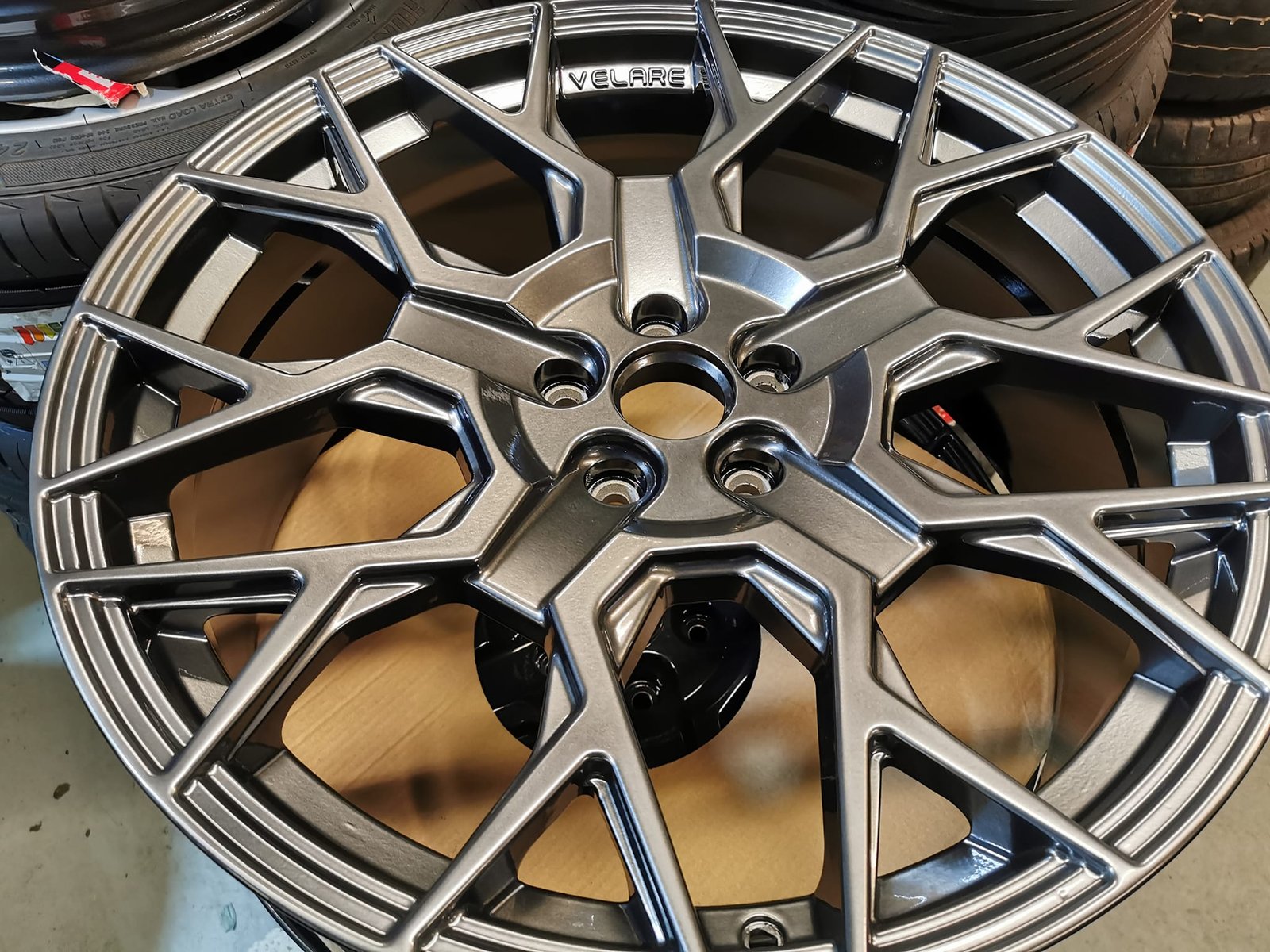 328479725_860578358505091_47242855828418747_n.jpg 22" Genuine Velare VLR 02 Alloy Wheels - Image 1