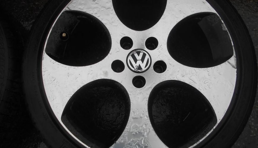 50301119_1987405661380142_689883352462786560_n-389ljybw21bsjwlnxu8buy.jpg 18 INCH GENUINE VOLKSWAGEN GTI MONZA ALLOY WHEELS / TYRES - Image 1