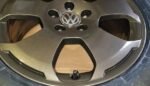 17" VOLKSWAGEN T4 ALLOY WHEEL / NEW TYRES - Image 2