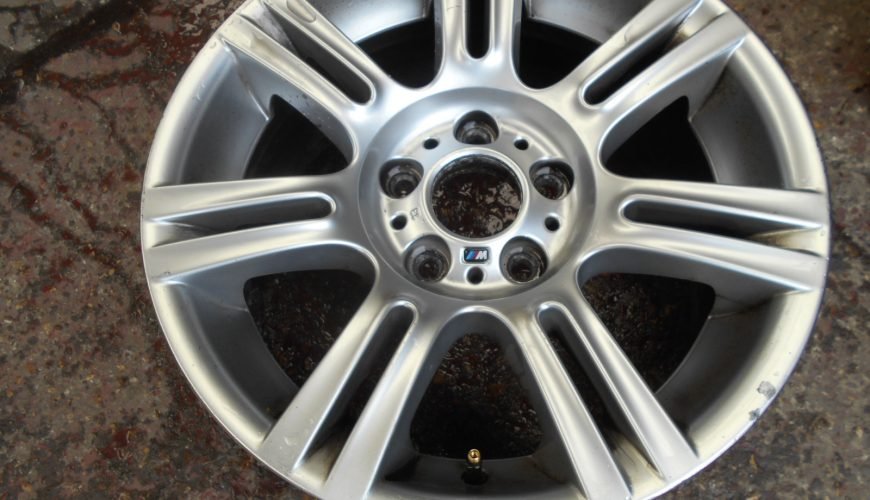 DSCN0940-32ssl9wvofwu2c902ea8lm.jpg 17" GENUINE BMW MOTORSPORT STYLE 194 ALLOY WHEEL - Image 1