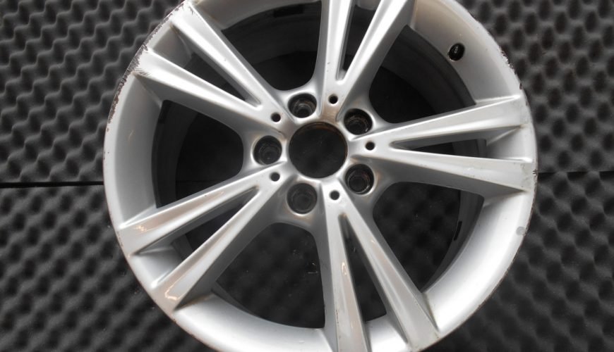 DSCN1632-332rvrjv97wa6x94g3ffnu.jpg 18" GENUINE BMW STYLE 385 ALLOY WHEEL - Image 1