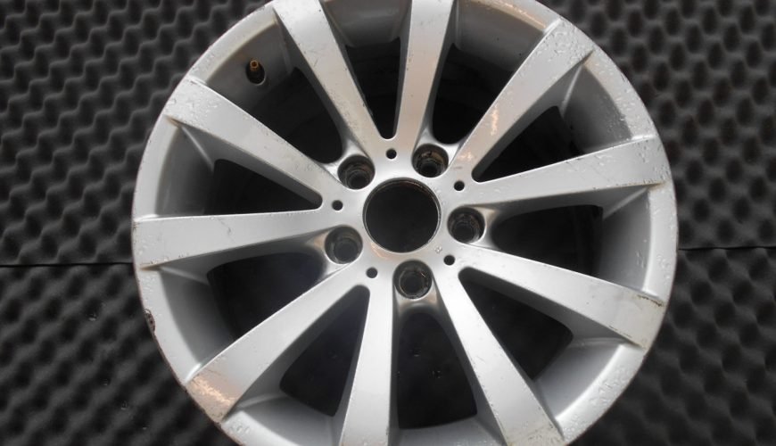 DSCN1637-332rvmwi4e6bd4mv71l6a2.jpg 17" GENUINE BMW STYLE 285 ALLOY WHEEL - Image 1