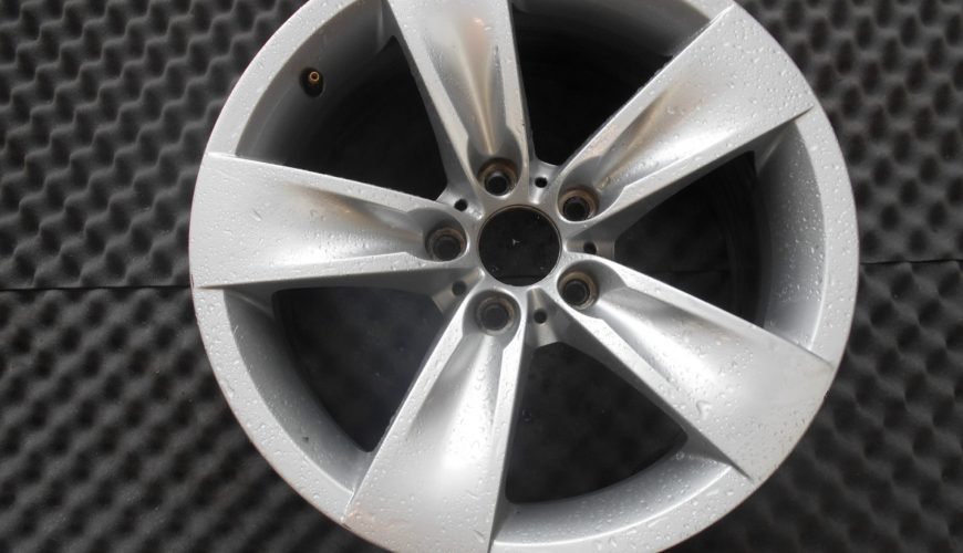 DSCN1647-332rvdzcdmby1omyujgmbu.jpg 18" GENUINE BMW STYLE 246 ALLOY WHEEL - Image 1