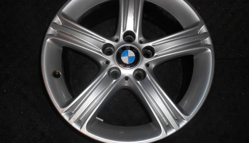 DSCN1667-332ruw0i1s40mqwaro0utm.jpg 17" GENUINE BMW STYLE 393 ALLOY WHEEL - Image 1