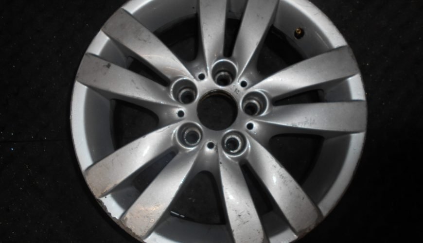 DSCN1676-332snx1eh756m81598o93e.jpg 17" GENUINE BMW STYLE 161 ALLOY WHEEL - Image 1