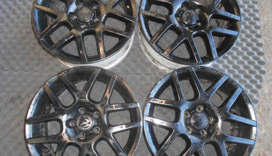 DSCN1757-332ni9mmcdvu5t6ohppatm.jpg 16" GENUINE VOLKSWAGEN GOLF GTI ALLOY WHEELS - Image 1