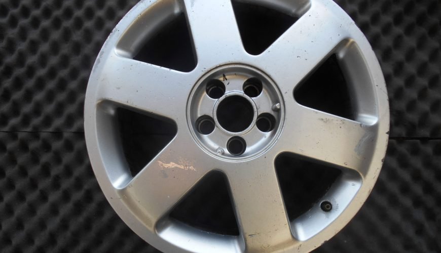 DSCN1789-332nh6swbz6netjah1kowa.jpg 17" GENUINE AUDI ALLOY WHEEL - Image 1