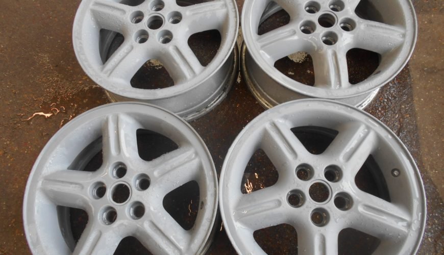 DSCN1805-332ndlvwzsbg11ota9vy8a.jpg 18" GENUINE RANGE ROVER 2 ALLOY WHEELS - Image 1
