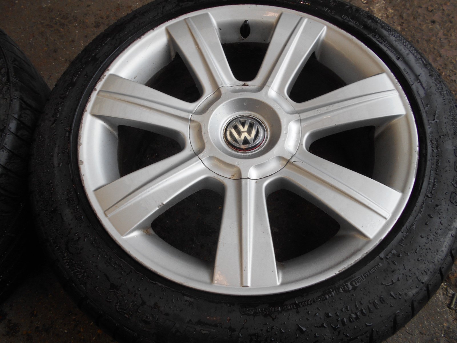 DSCN1953.jpg 17" VOLKSWAGEN T5 ALLOY WHEELS / TYRES - Image 1