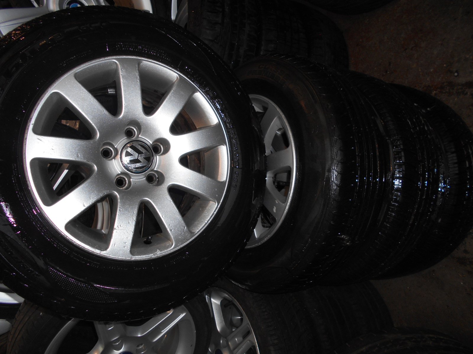DSCN1955.jpg 15" VOLKSWAGEN T4 ALLOY WHEELS / TYRES - Image 1