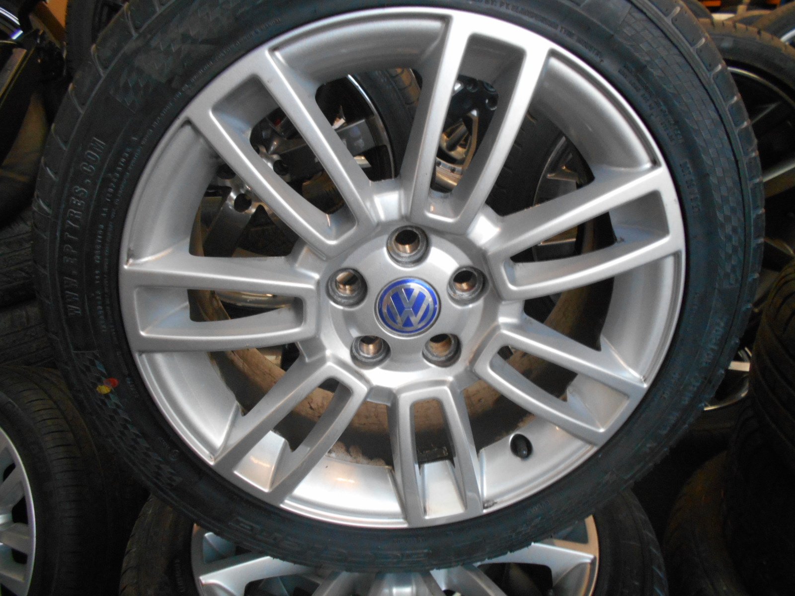 DSCN2085.jpg 19" VOLKSWAGEN T5 ALLOY WHEELS / NEW TYRES - Image 1