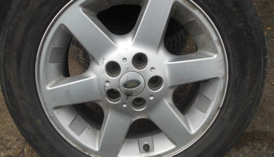 DSCN2594-34713loydonyjuv89vo1e2.jpg 17" LAND ROVER ALLOY WHEEL / TYRE - Image 1