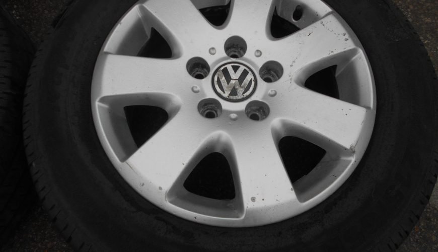 DSCN3561-36yn57bpaqpzoep6ztljpm.jpg 16" GENUINE VOLKSWAGEN T5 ALLOY WHEELS / TYRES - Image 1