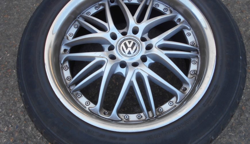 DSCN3758-374wzwgoe62m3kd7hyyn7u.jpg 18" ZITO ALLOY WHEEL / TYRE – VOLKSWAGEN T5 - Image 1