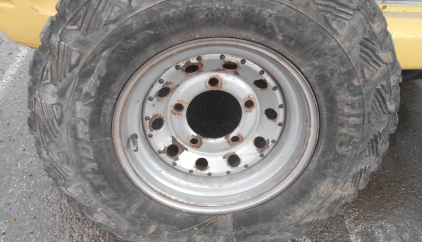 DSCN4095-37jmlyh5ftez4qc5mdmj9m.jpg 15" LAND ROVER MODULAR WHEELS WITH 31 X 10.5 X 15 TYRES - Image 1