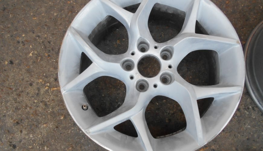 DSCN4169-37kbx1pmn8wsg9bsjof956.jpg 18" GENUINE BMW X1 ALLOY WHEEL - Image 1