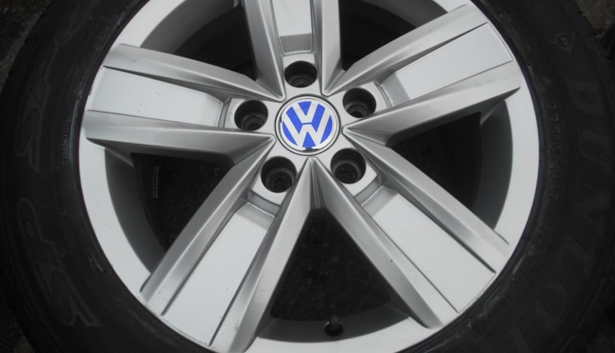 DSCN4509-37vg3s3ky5wtc0klw7vh8q.jpg 17" GENUINE VOLKSWAGEN T5 / T6 DAVENPORT ALLOY WHEELS / TYRES - Image 1