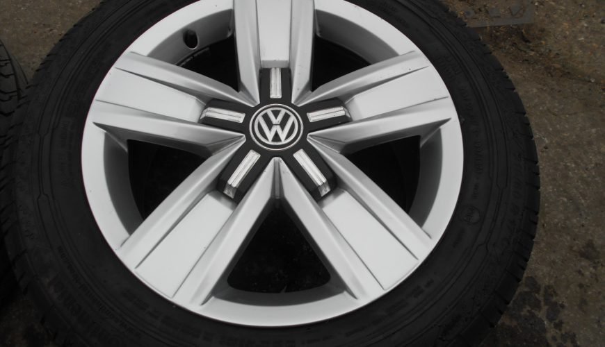 DSCN4855-3873jnsz4pr2m1wls0n022.jpg 17" GENUINE VOLKSWAGEN T5 / T6 DAVENPORT ALLOY WHEELS / TYRES - Image 1