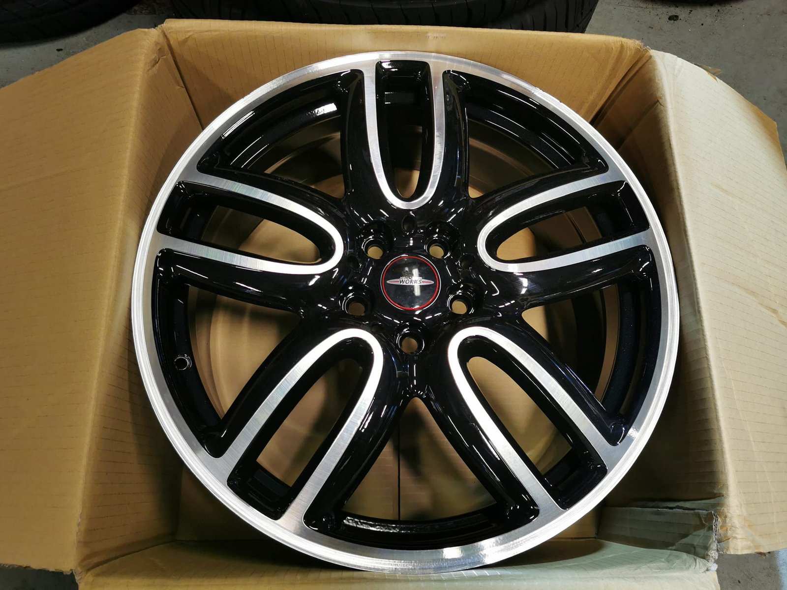 nor 19" Genuine Mini Cooper Works Alloy Wheel - Image 1