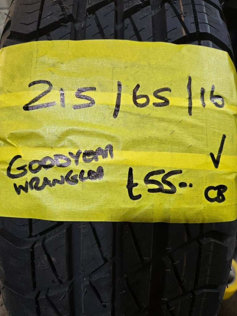 215 / 65 / 16 GOOYEAR WRANGLER TYRE - LIKE NEW