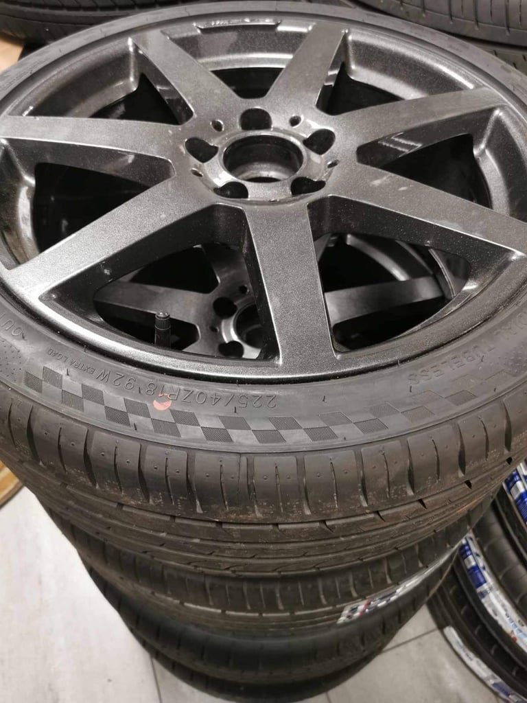 18" GENUINE MERCEDES AMG C CLASS ALLOY WHEELS / NEW TYRES