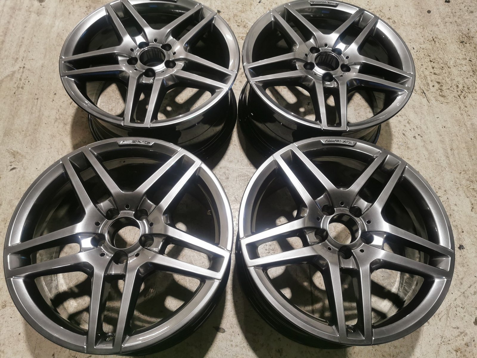 1-2-1.jpg 18" GENUINE MERCEDES AMG ALLOY WHEELS 5 X 112 FITMENT - Image 1
